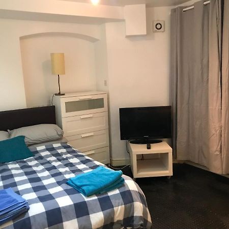 West Kensington 3 Bedroom Apartment Лондон Екстериор снимка