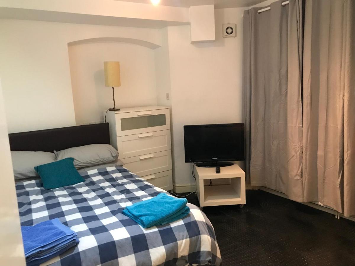 West Kensington 3 Bedroom Apartment Лондон Екстериор снимка